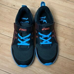 ASICS kids shoes in size 3
